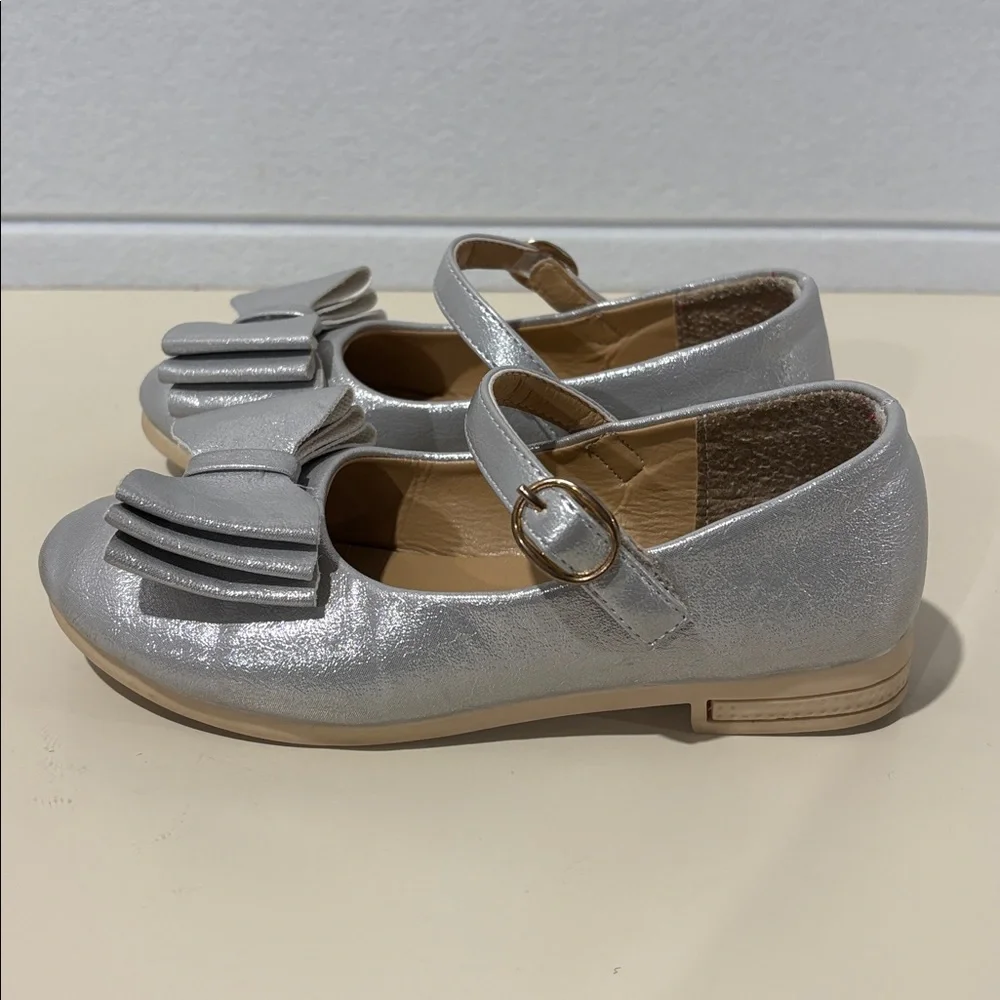 Pipperdoodles Lot of 2 Sparkly Silver & Red Bow Girls Velcro Shoes Pip Squeak
